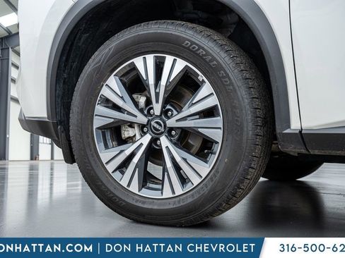 Used 2023 Nissan Rogue SV image 36