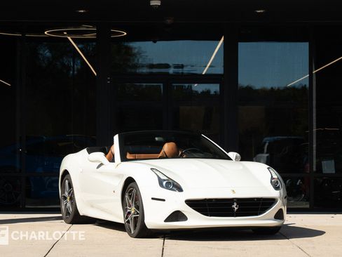 Used 2016 Ferrari California T image 1