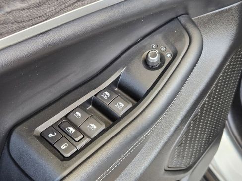 Used 2024 Jeep Grand Cherokee L Limited w/ Luxury Tech Group II image 12