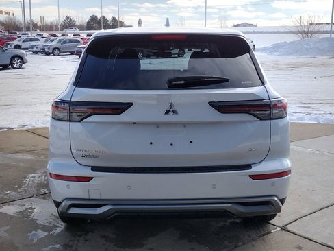 New 2026 Mitsubishi Outlander SE image 16