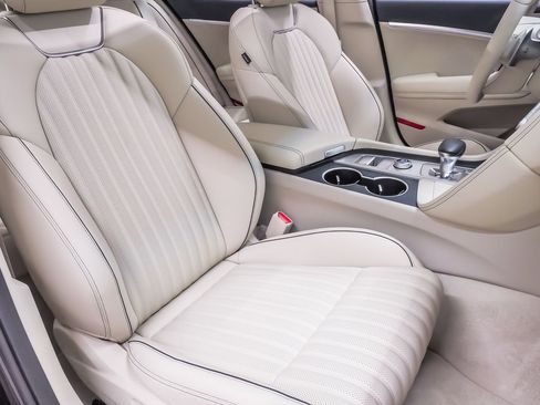 Certified 2026 Genesis G70 2.5T Prestige RWD image 15