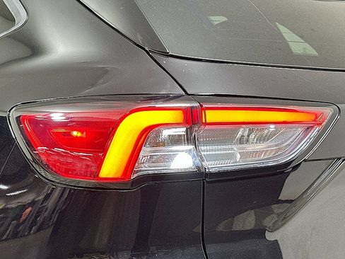 Used 2022 Ford Escape SE w/ SE Sport Appearance Package image 33