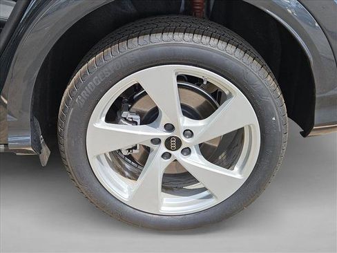Used 2025 Audi Q5 Premium w/ Premium Plus AWD/4WD image 10