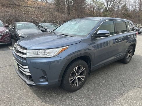 Used 2019 Toyota Highlander LE image 3