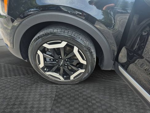 Used 2024 Kia Telluride EX w/ EX Captain's Chair Package FWD image 14