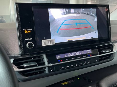 Used 2025 Toyota Sienna XLE w/ XLE Plus Package AWD/4WD image 25