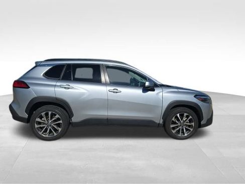 Used 2023 Toyota Corolla Cross XLE image 7