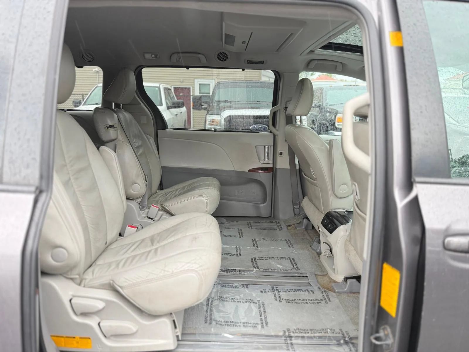 Used 2011 Toyota Sienna XLE w/ Entertainment Pkg FWD image 29