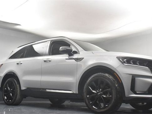 Certified 2023 Kia Sorento SX image 32
