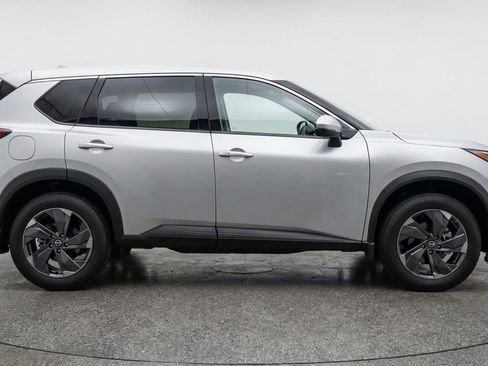 Used 2025 Nissan Rogue SV image 11