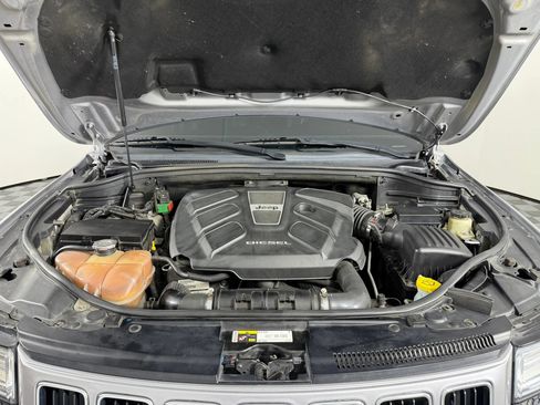 Used 2014 Jeep Grand Cherokee Limited w/ Luxury Group II AWD/4WD image 18