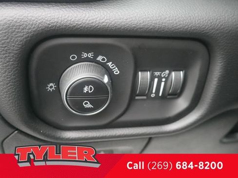 New 2026 RAM 1500 4x4 Crew Cab image 24