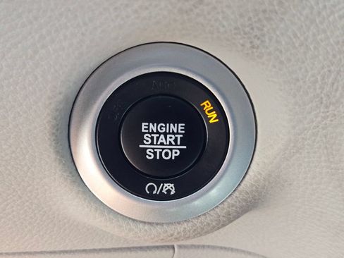 Used 2024 Chrysler Pacifica Limited FWD image 19