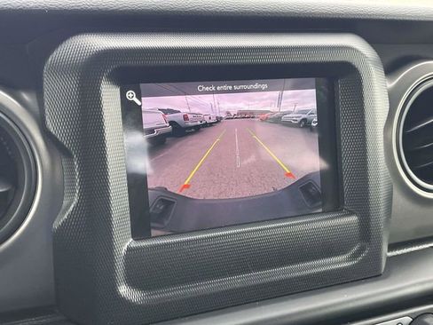 Used 2022 Jeep Gladiator Sport image 29