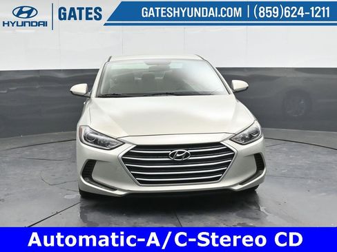 Used 2017 Hyundai Elantra SE w/ Cargo Package image 5