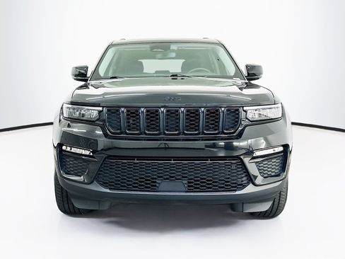Used 2024 Jeep Grand Cherokee Limited w/ Black Appearance Package AWD/4WD image 2