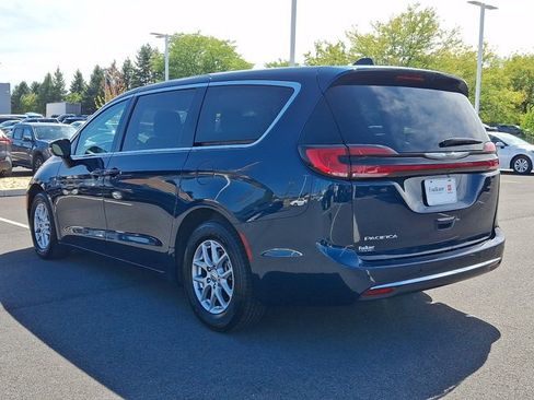 Used 2024 Chrysler Pacifica Touring-L FWD image 4