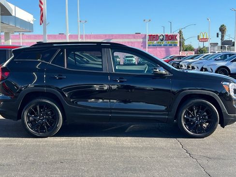 Used 2023 GMC Terrain SLE w/ Driver Convenience Package AWD/4WD image 3