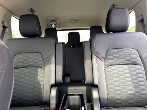 Used 2025 Nissan Pathfinder SV w/ SV Premium Package image 23