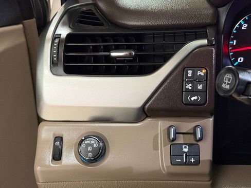 Used 2015 Chevrolet Suburban LTZ RWD image 62