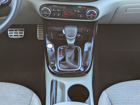 Used 2022 Kia Soul S FWD image 19