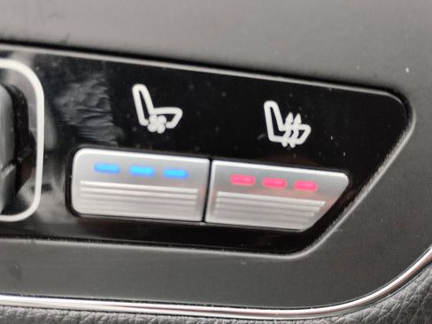 Used 2010 Mercedes-Benz S 550 4MATIC image 32