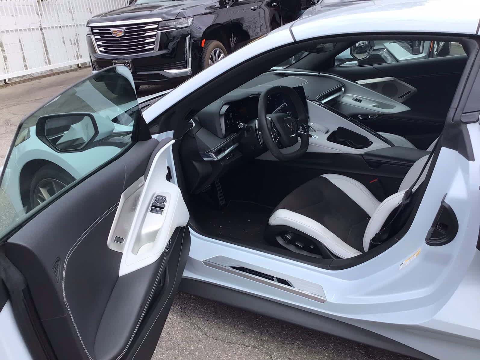 Used 2024 Chevrolet Corvette Stingray Preferred Cpe w/ Z51 Performance Package RWD image 5