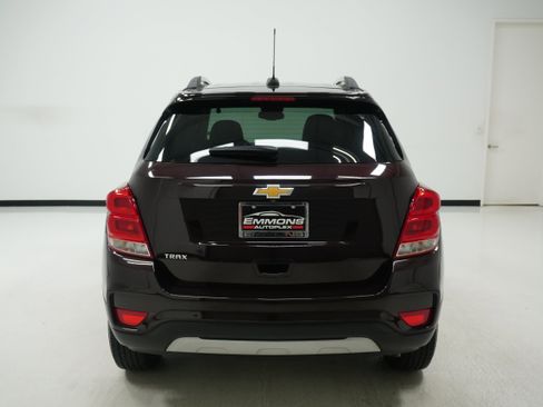 Used 2022 Chevrolet Trax LT w/ LPO, Cargo Package image 5