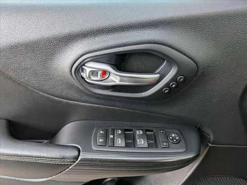 Used 2016 Jeep Cherokee Limited w/ Luxury Group image 15