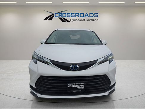 Used 2024 Toyota Sienna LE image 8