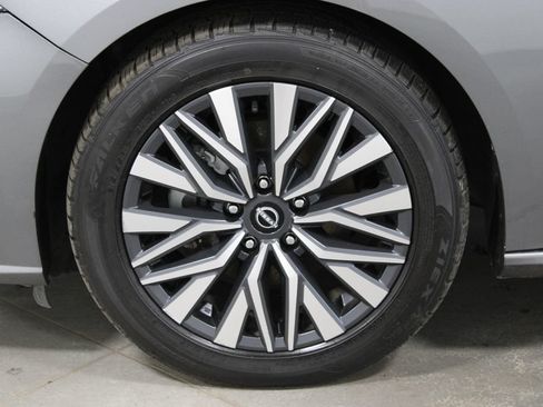 Used 2024 Nissan Altima 2.5 SV FWD image 17