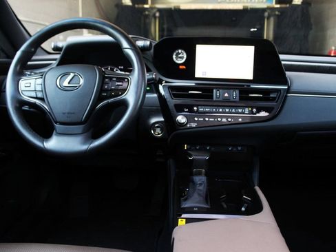 Used 2024 Lexus ES 350 w/ Premium Package FWD image 18