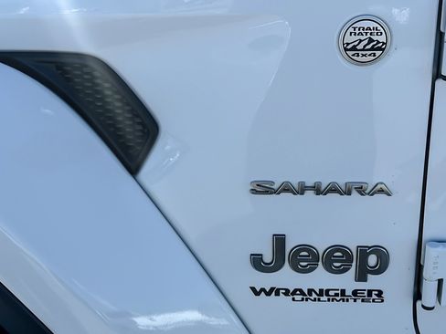 Used 2020 Jeep Wrangler Unlimited Sahara image 26