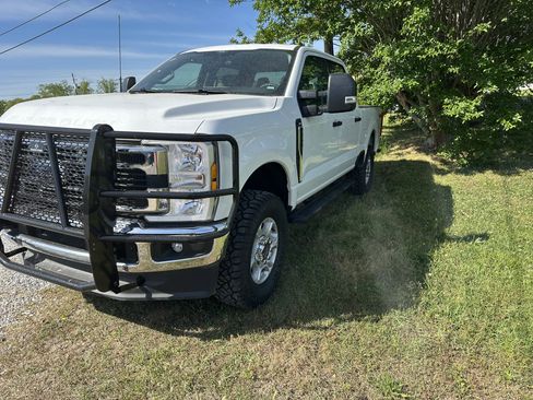 Used 2025 Ford F250 XLT AWD/4WD image 3