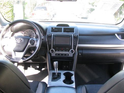 Used 2012 Toyota Camry SE FWD image 16