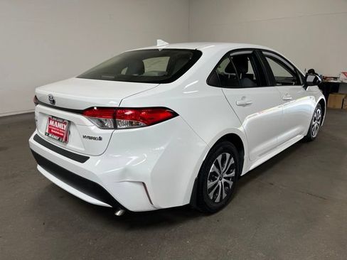 Used 2022 Toyota Corolla LE FWD image 3