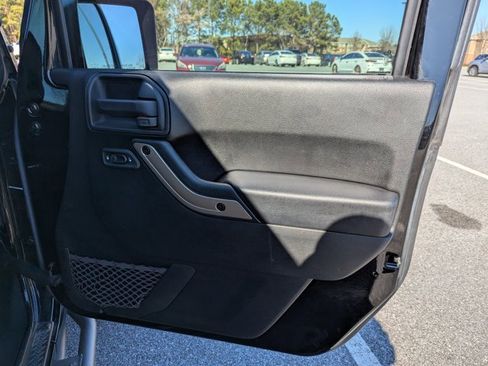 Used 2017 Jeep Wrangler 75th Anniversary image 24