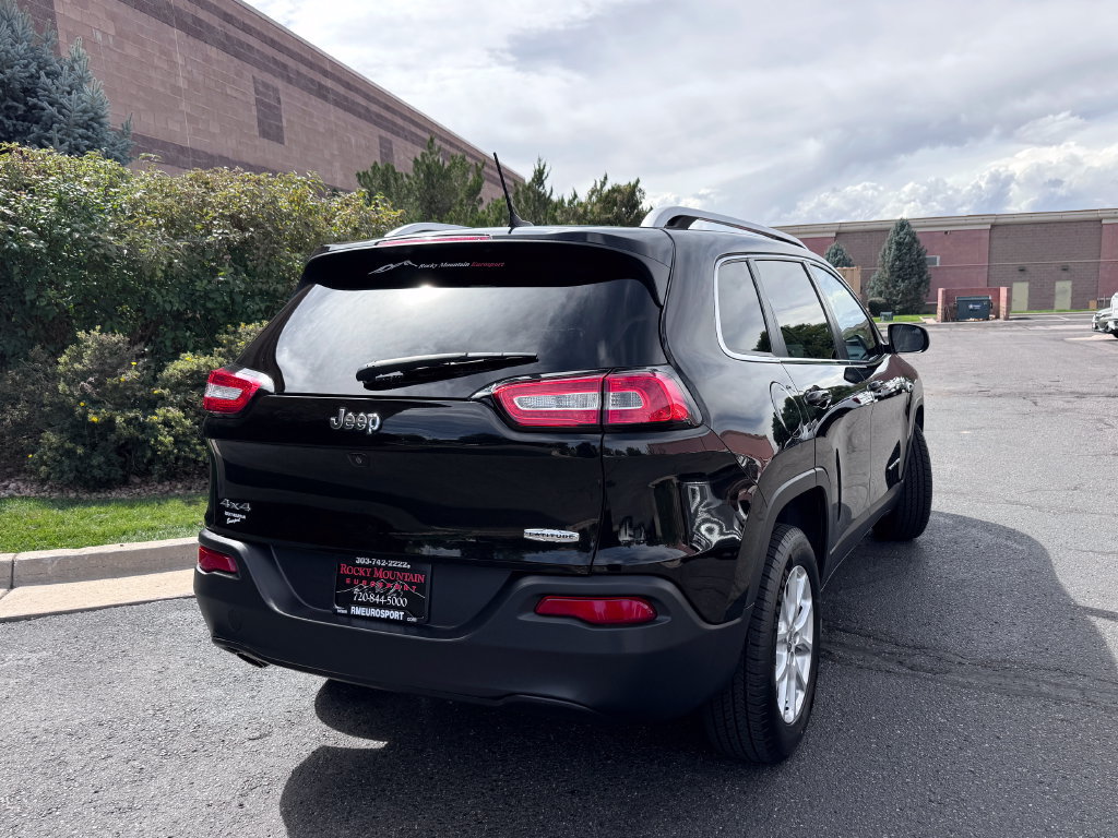 Used 2017 Jeep Cherokee Latitude w/ Cold Weather Group AWD/4WD image 8