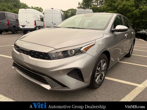 Used 2024 Kia Forte LXS w/ LXS Technology Package FWD image 4