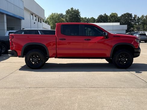 Used 2023 Chevrolet Silverado 1500 ZR2 w/ Technology Package AWD/4WD image 2