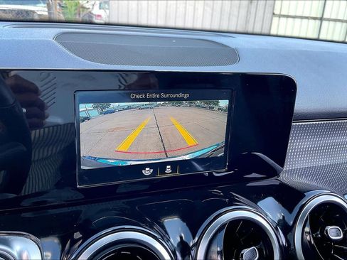 Used 2020 Mercedes-Benz GLB 250 4MATIC image 27