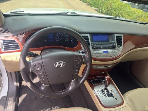 Used 2013 Hyundai Genesis 3.8 RWD image 11