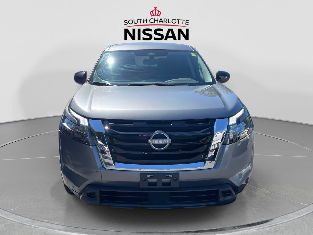 Used 2024 Nissan Pathfinder S AWD/4WD image 2
