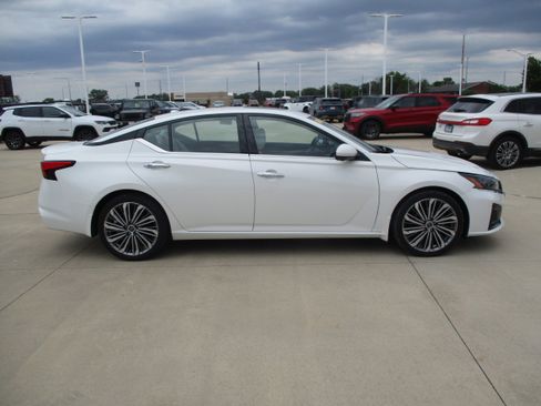 Used 2023 Nissan Altima 2.5 SL FWD image 6
