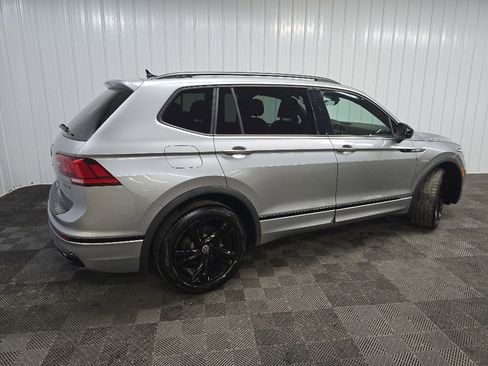 Used 2023 Volkswagen Tiguan SE R-Line AWD/4WD image 3