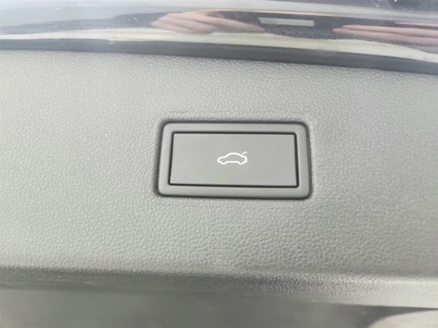 Used 2024 Volkswagen Tiguan SEL R-Line image 47