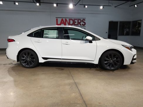 New 2026 Toyota Corolla SE image 8