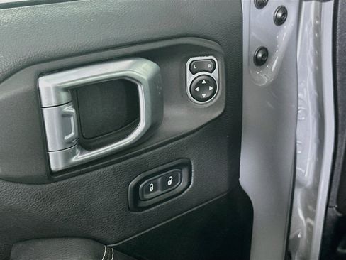 Used 2023 Jeep Wrangler Unlimited Sahara AWD/4WD image 15