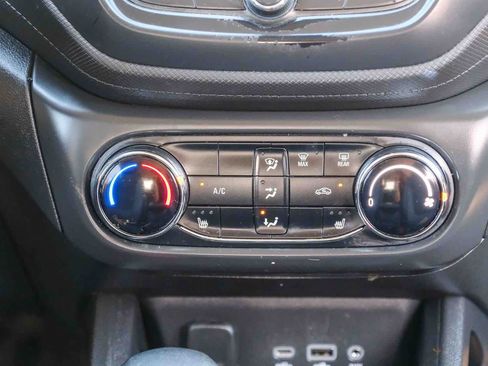 Used 2021 Chevrolet TrailBlazer LT FWD image 16