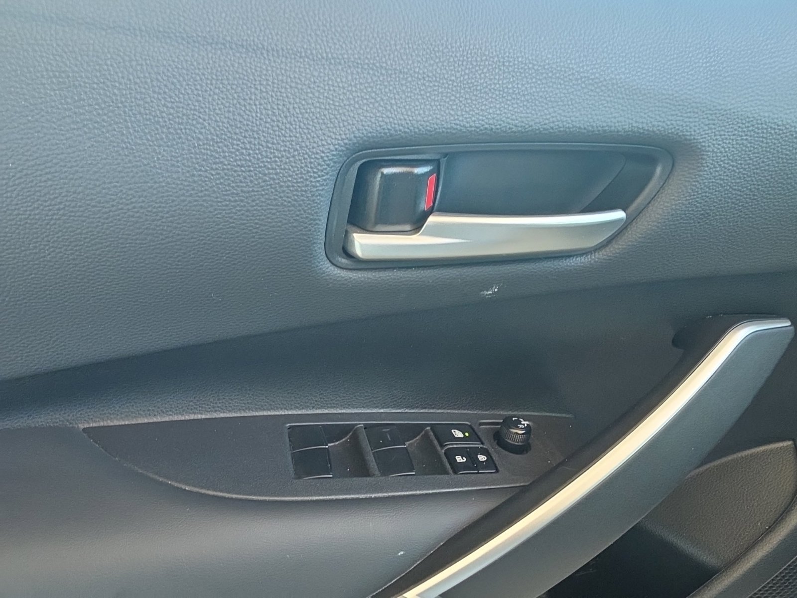 Used 2024 Toyota Corolla SE FWD image 4
